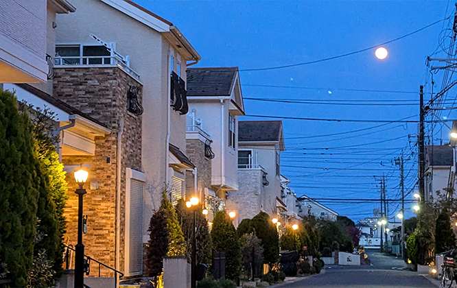 夜が長くなるにつれ空き巣リスクが増加する？！